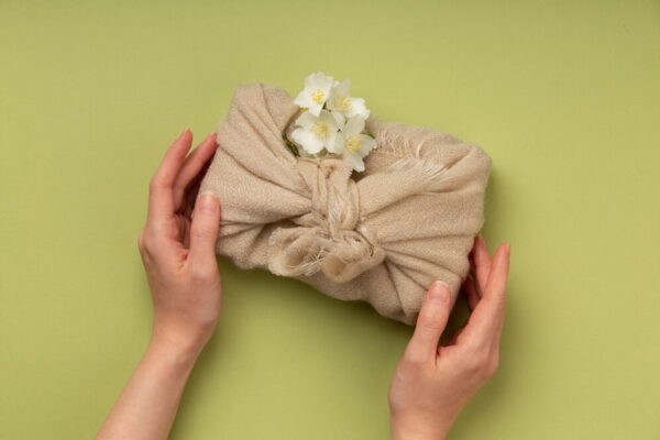 Mẫu hộp quà tặng 8-3 bằng vải cotton được nhiều người ưa chuộng