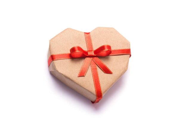 Mẫu hộp quà tặng hình trái tim giấy Kraft sang trọng, đẹp mắt