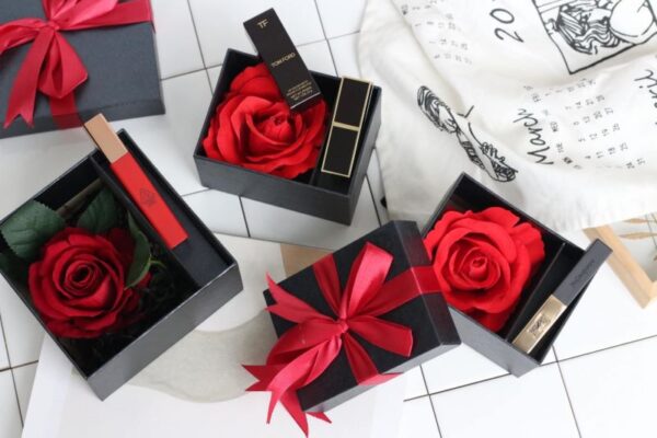 Mẫu hộp quà tặng lễ tình nhân valentine đựng son