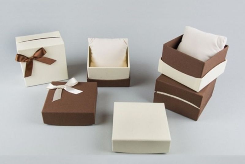 Chất liệu giấy ivory in hộp đựng quà với đa dạng mẫu mã