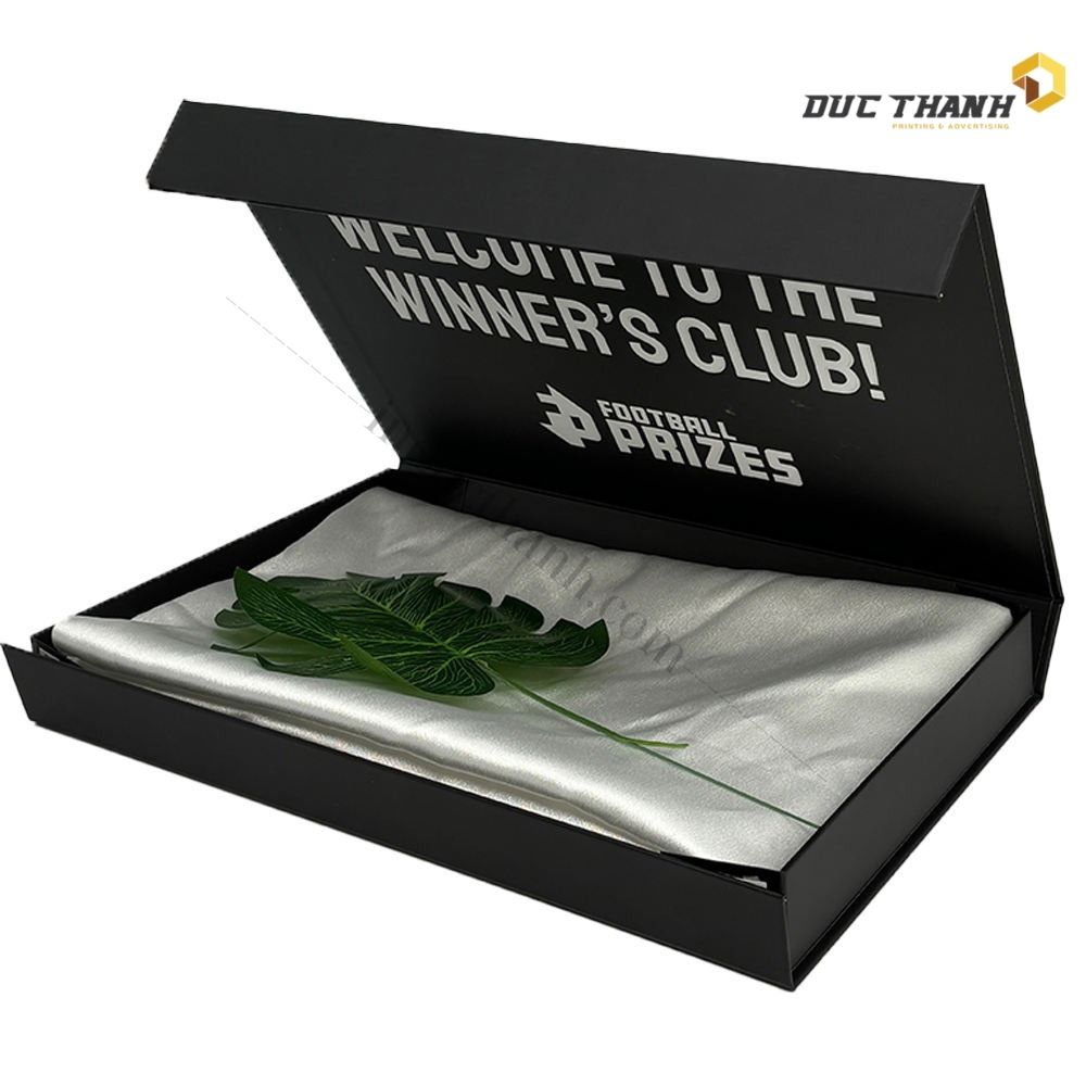Mẫu hộp giấy đựng quần áo Football Prizes màu đen