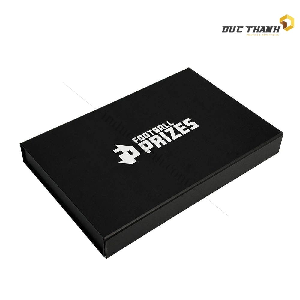 Mẫu hộp giấy đựng quần áo Football Prizes màu đen