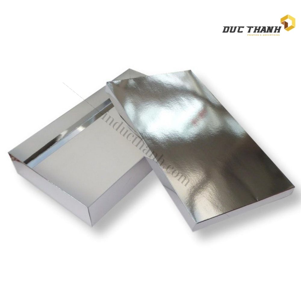 Mẫu hộp giấy đựng quần áo màu bạc ánh kim