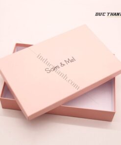 Mẫu hộp giấy đựng quần áo màu hồng phấn nắp rời