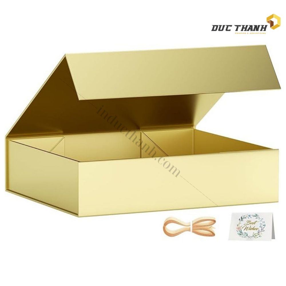 Mẫu hộp giấy đựng quần áo màu vàng nắp gập có phụ kiện