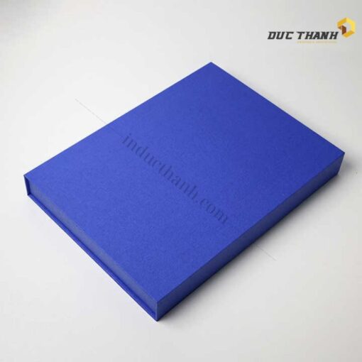 Mẫu hộp giấy đựng quần áo màu xanh dương đơn sắc