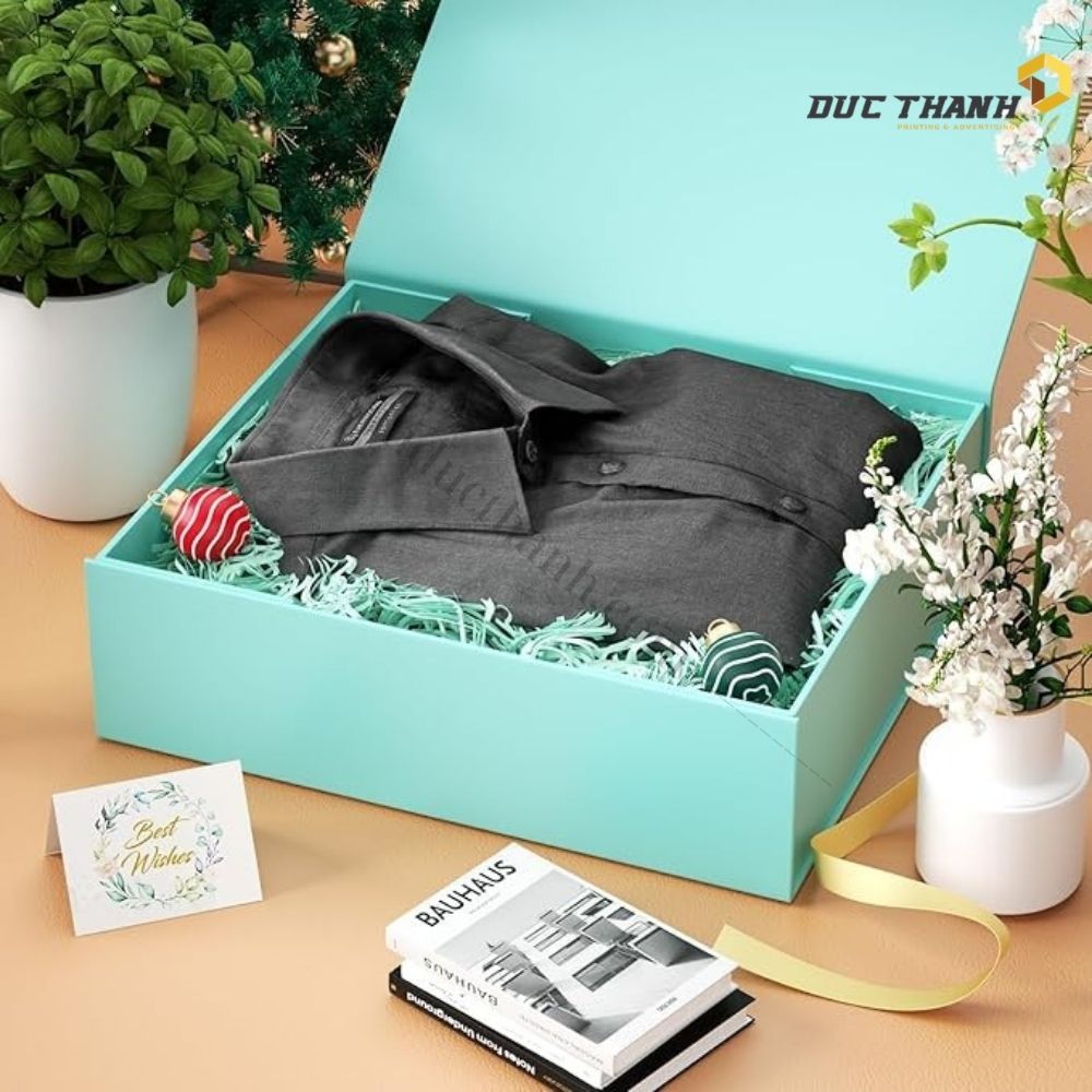 Mẫu hộp giấy đựng quần áo màu xanh lam cây nắp gập có phụ kiện