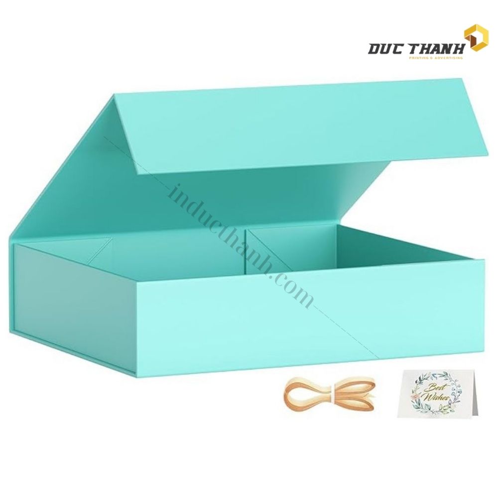 Mẫu hộp giấy đựng quần áo màu xanh lam cây nắp gập có phụ kiện