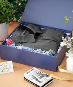 Mẫu hộp giấy đựng quần áo màu xanh than cây nắp gập có phụ kiện