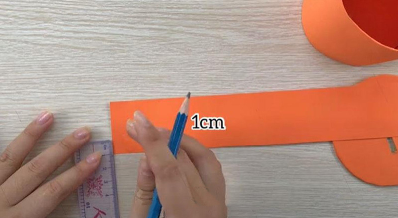 Cach-lam-hop-dung-tien-tiet-kiem-bang-giay-hinh-tru-tron-10
